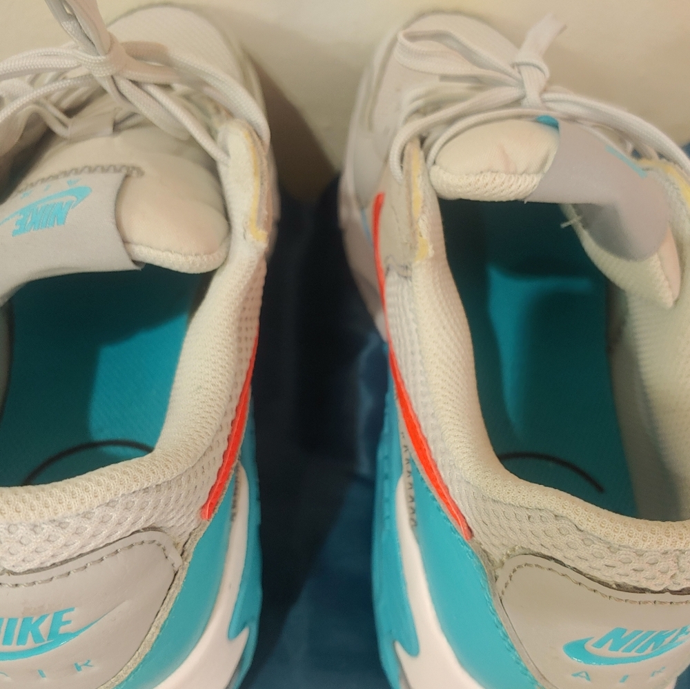 Nike Air Max Sneakers Women's - Picture 10 of 14